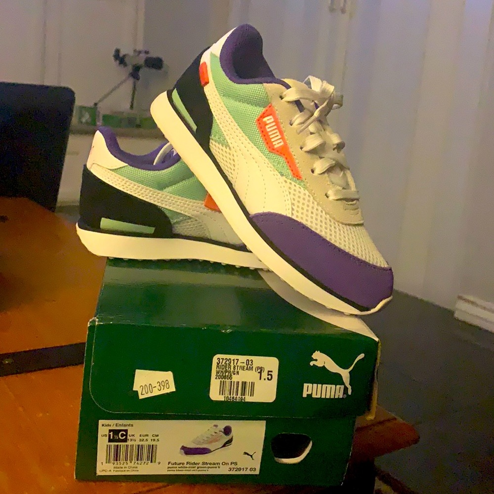 Puma kids Future Rider Stream. NWB (White-Mist Green-Puma B. Size 1.5 kids.